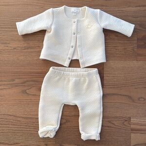 Tres beau et belle Cream colored button jacket and pants. Heavy material.